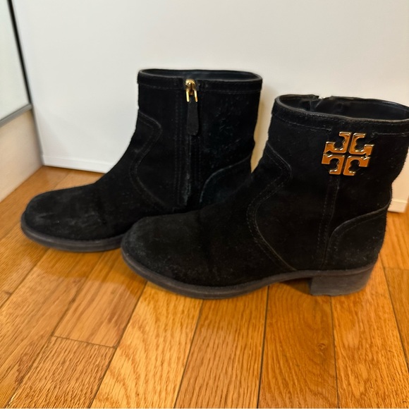 Tory Burch Black Eloise Flat Bootie Distressed Crosta Suede — Size 6 - Picture 8 of 12